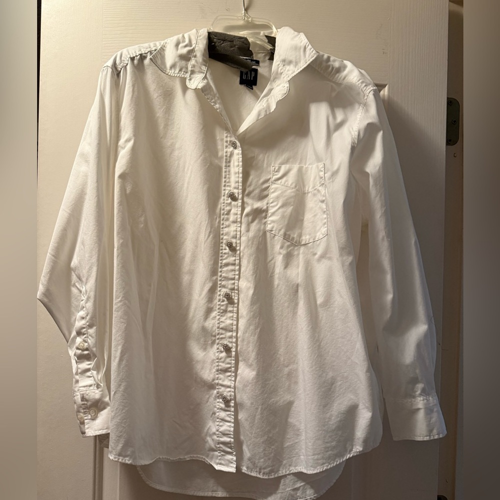 Gap Long Sleeve Big Shirt in White with Jewel Buttons - Picture 2 of 5